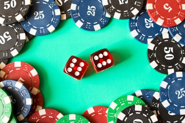 Aplikasi mobile kiu77 menampilkan pasar taruhan sepak bola dan permainan kasino langsung